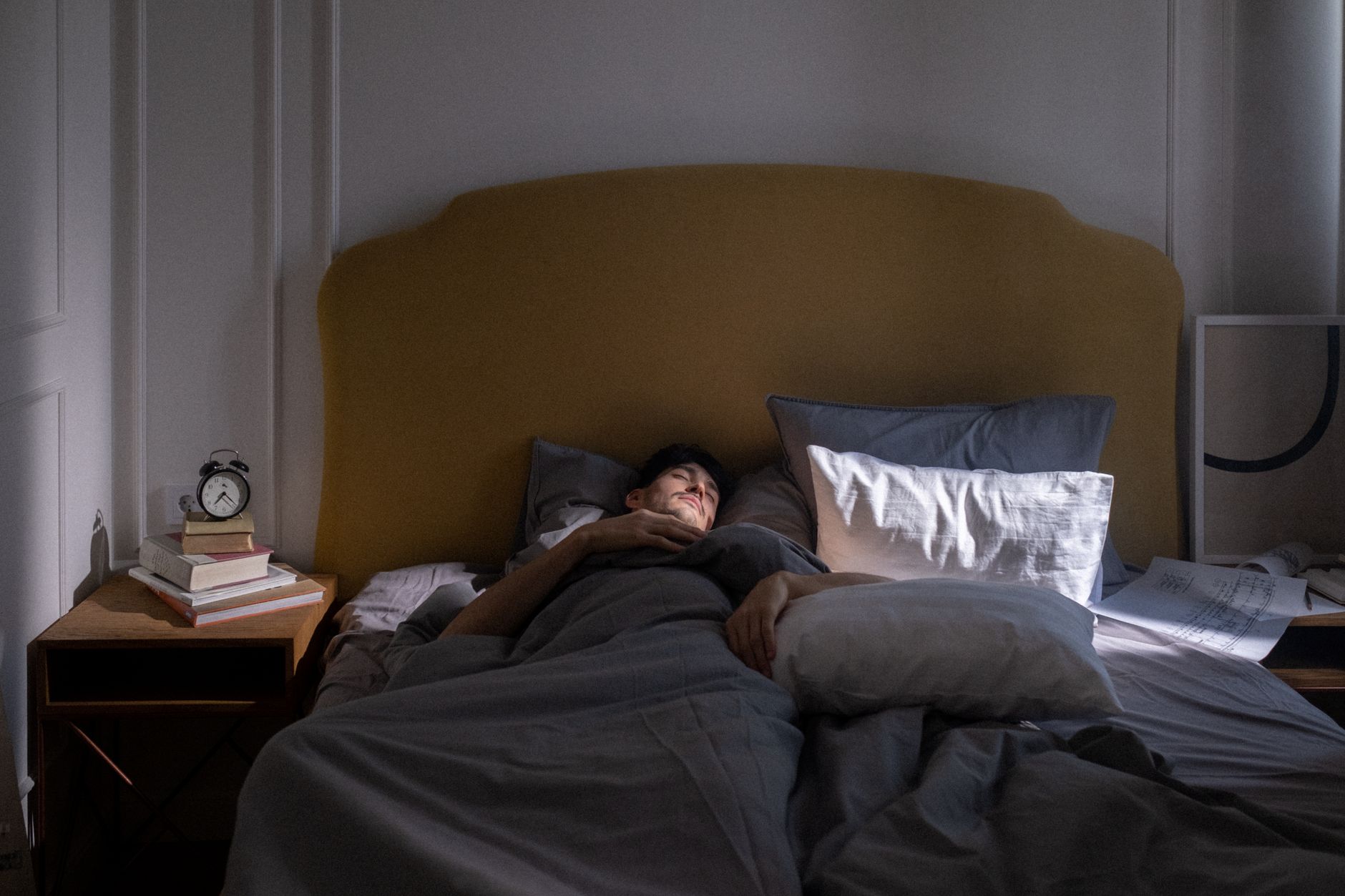 Melatonin vs Magnesium for Sleep: What Reddit Gets Right